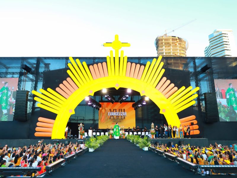 Em altíssima qualidade, Youtube do Padre Manzotti transmite o maior evento católico do Brasil